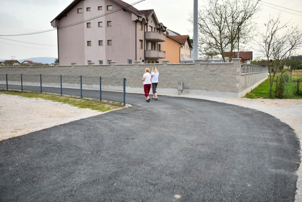 U Zalužanima okončani značajni projekti: Vodovod mještanima Ulice Nenada Kostića, asfalt u Ulici Blagoja Parovića