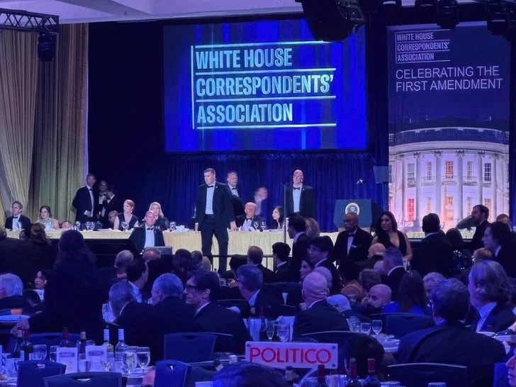 Pucnjava na Trampovoj večeri: Predsjednik SAD evakuisan, pogođen pripadnik Tajne službe