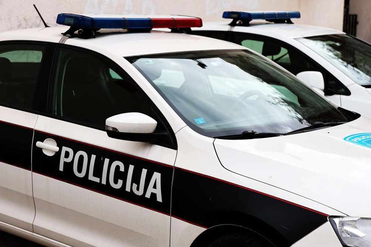 Ubistvo i teško ranjavanje u Kiseljaku: Muškarac ubio punicu, teško ranio suprugu,  policija traga za muškarcem