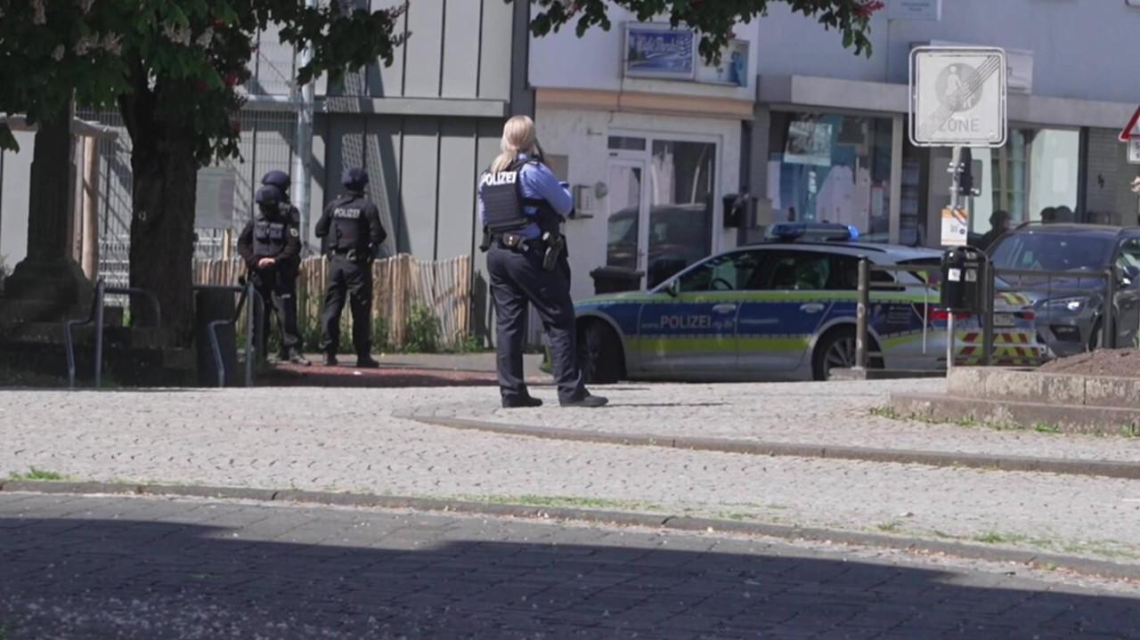 Talačka kriza u Njemačkoj, otmičar je u banci, sve je puno specijalaca