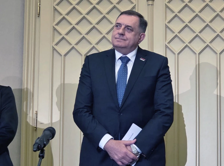 Zapad pokušava da prekine svaku komunikaciju između Srba i Rusije
