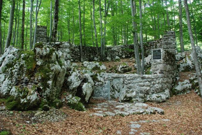 Kod Šaranove jame parastos jadovničkim žrtvama