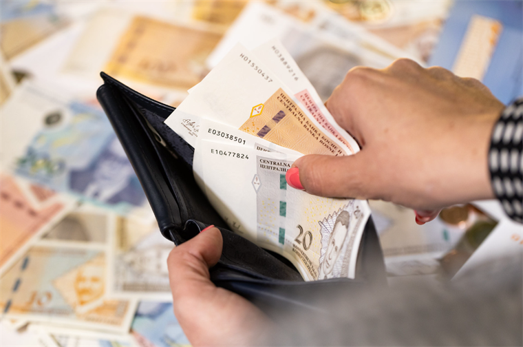 Ko zarađuje najviše: Prosječna plata u BiH za april 1.684 KM