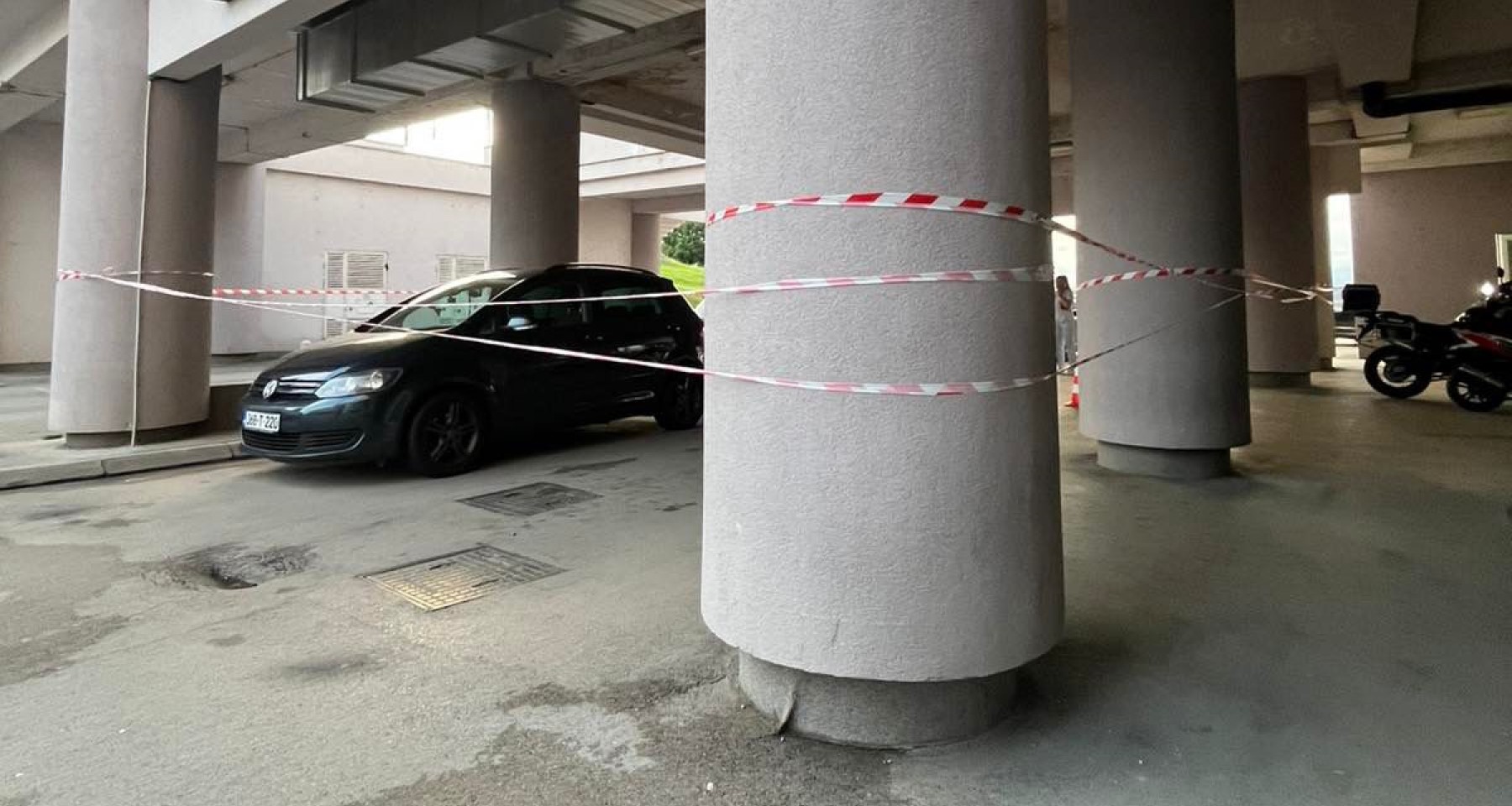 Urušio se dio plafona na parkingu UKC - Banja Luka - BIG portal
