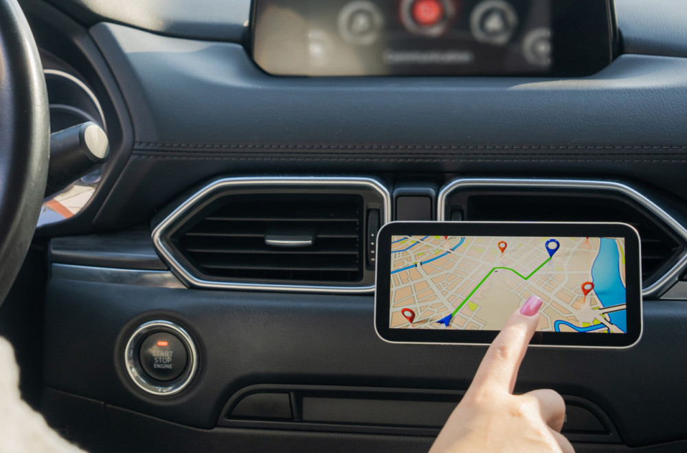 Vozačica Mazde završila na šinama prateći GPS, obustavljen železnički saobraćaj u Sijetlu - Auto-moto - BIG portal
