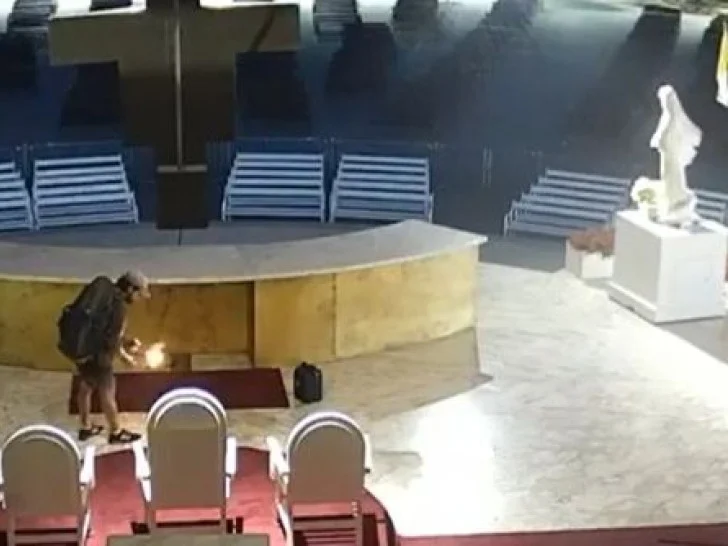 Kamera snimila muškarca kako benzinom pali oltar crkve Svetog Jakova u Međugorju 