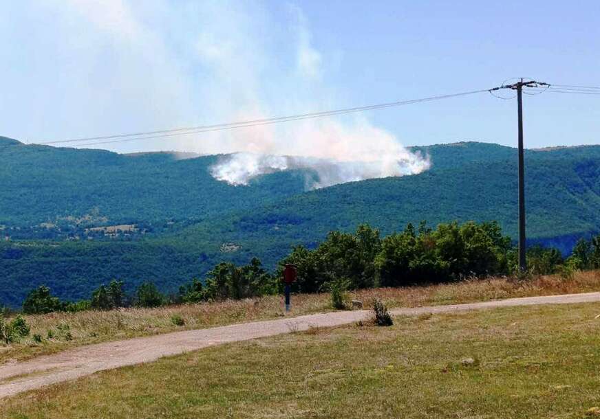 Drvar: Vatra bukti treći dan, gori minsko polje, ugroženo dvadesetak domaćinstava