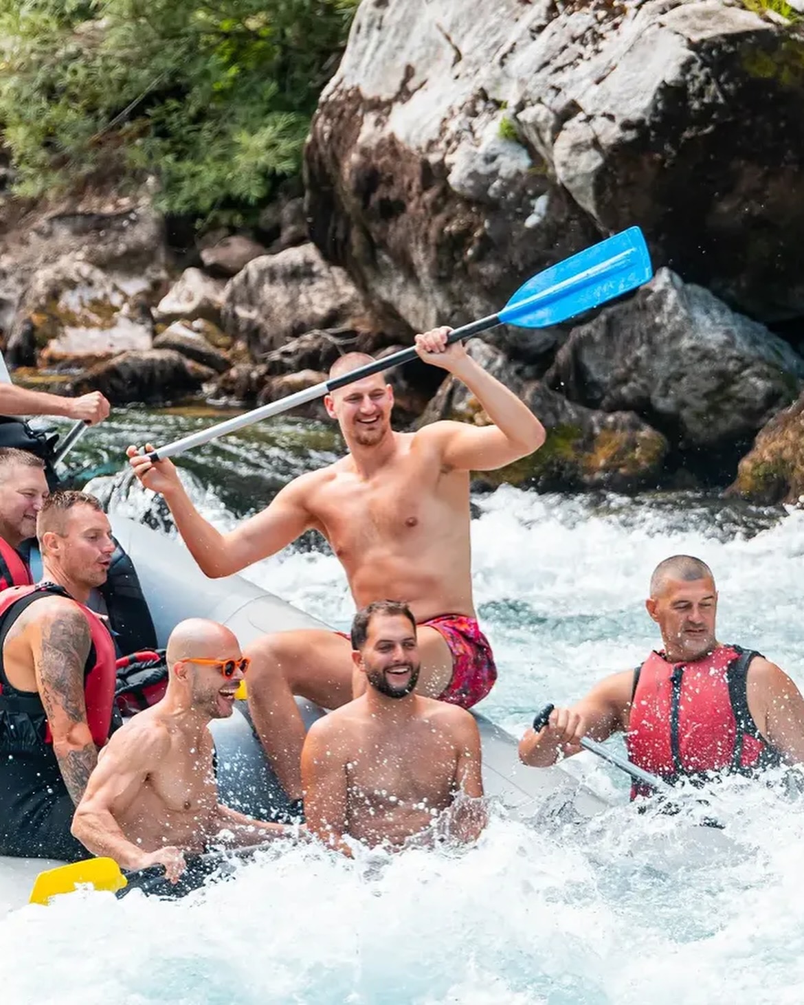 “Brate, mislio sam da si deblji!”: Hit reakcija Jokića na raftingu
