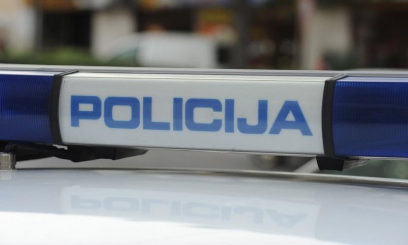 Jeziv prizor: U dvorišnom stanu nađena tijela žene i muškarca, čeka se obdukcija