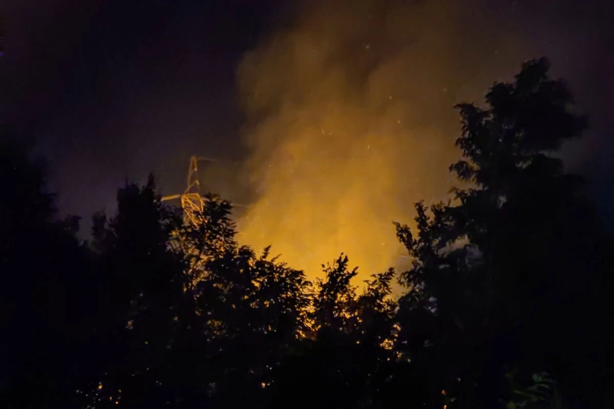 Požar iznad banjalučkog sela Barlovci: Vatra zahvatila šumu, mještani u strahu