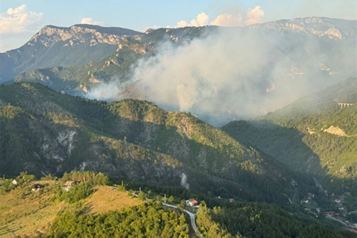 Vatra ne jenjava: Aktivni požari kod Konjica, Grahova i Tomislavgrada