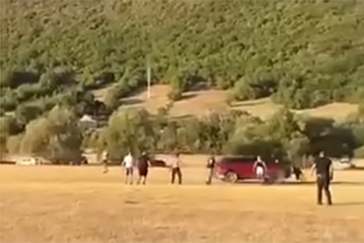 Uhapšen muškarac koji je automobilom uletio među publiku kod Bileće