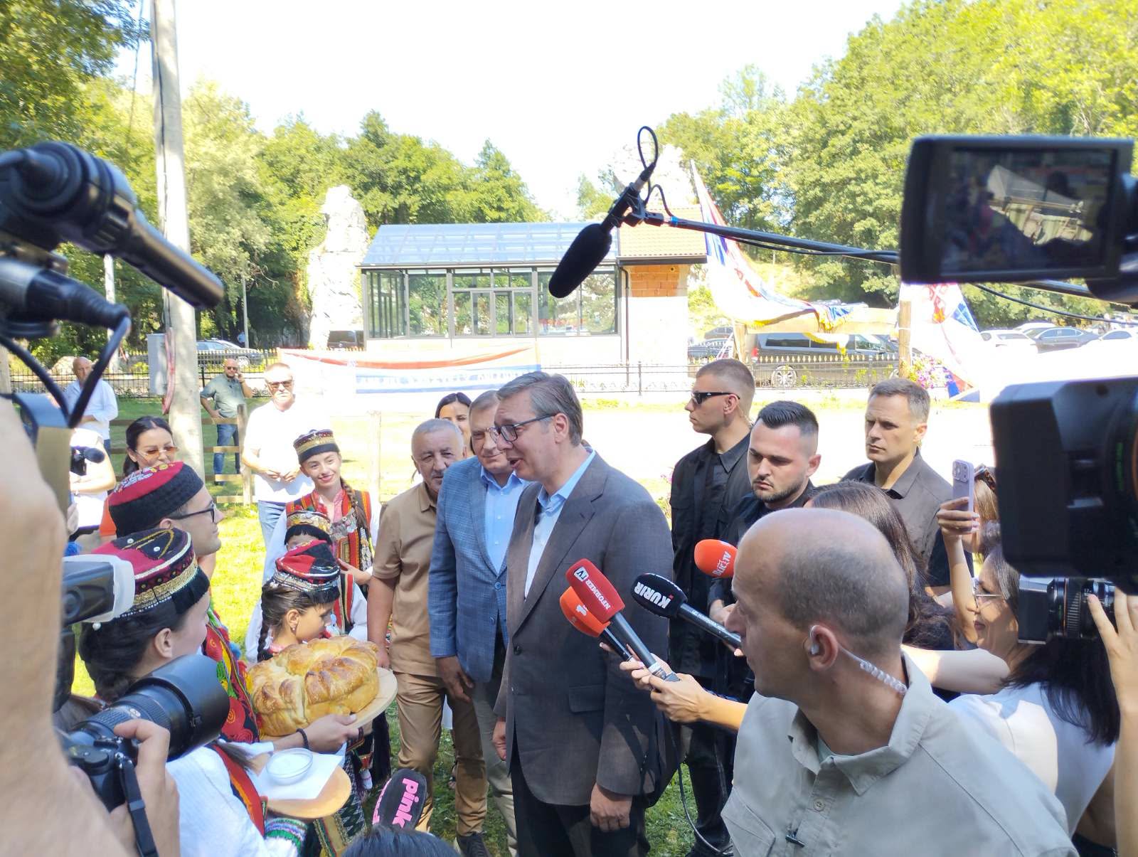 Vučić: Sve što tražimo jeste da se srpski narod poštuje i naziva Srbima
