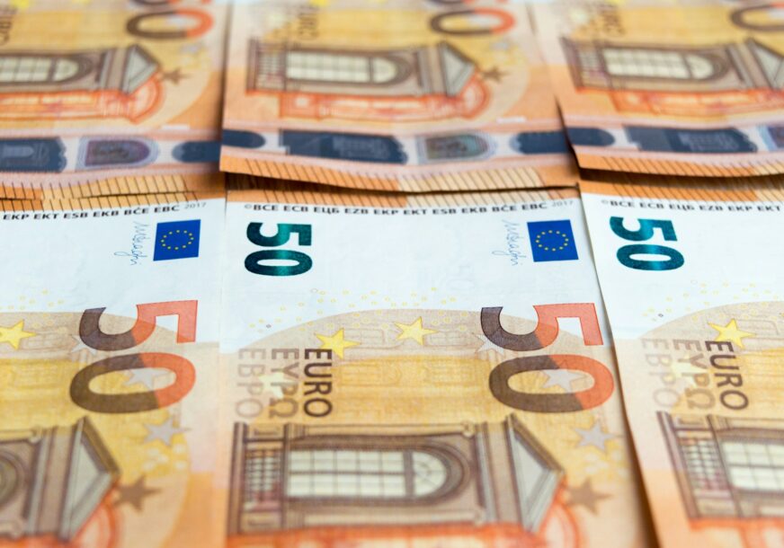 Američki javni dug prvi put premašio 40.000 milijardi dolara