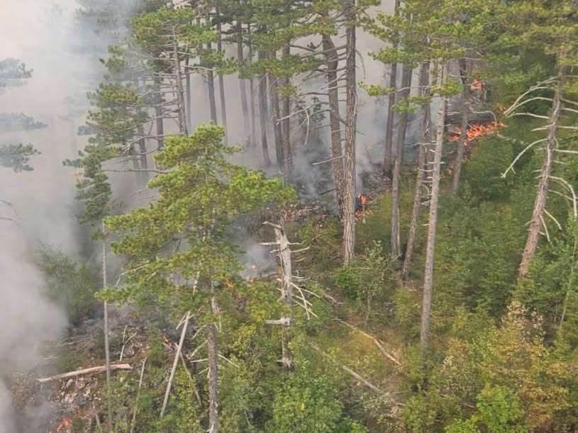 Helikopter Oružanih snaga BiH nastavlja borbu s vatrom u Grahovu i Nevesinju