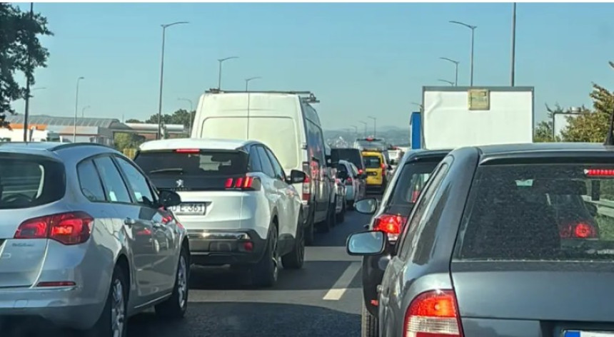 Duže kolone vozila na putnom pravcu Banjaluka-Klašnice