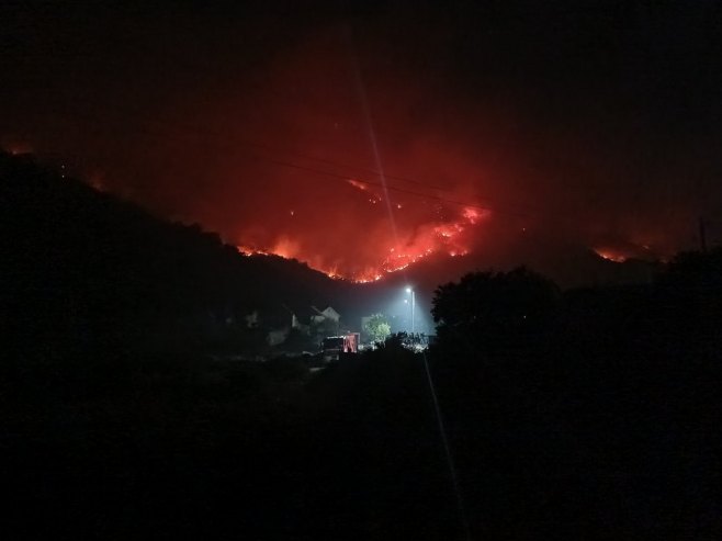 U selu Orah situacija nije kritična; Kod Bobovišta na terenu vatrogasci i mještani (VIDEO) - Vijesti - BIG portal
