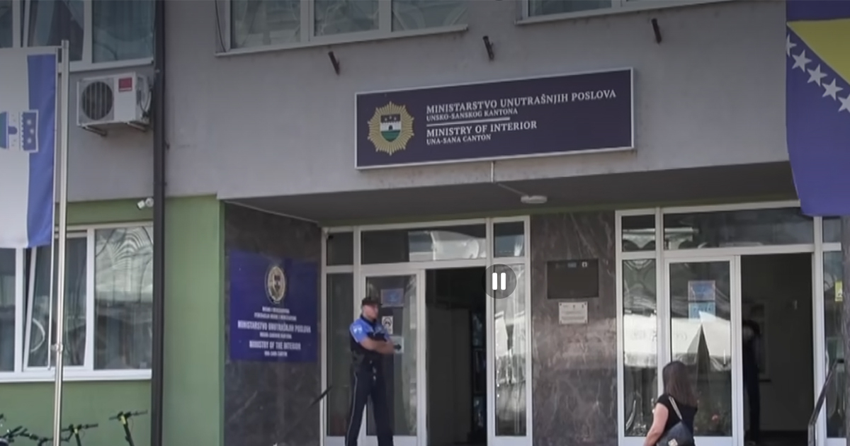 Iza brave vozač osumnjičen da je autom udario troje djece u Cazinu - Vijesti - BIG portal