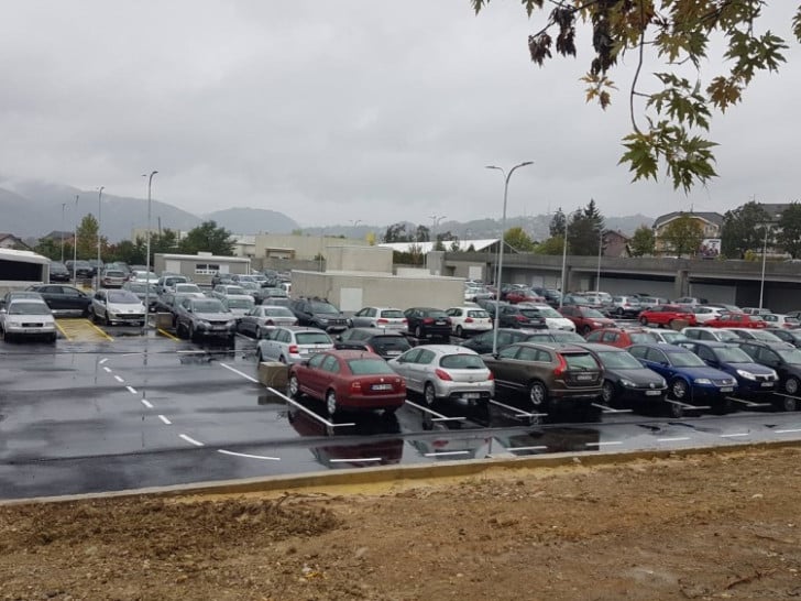 Kraj mukama sa parkingom kod UKC-a, u ponedjeljak se otvara 550 mjesta - Banja Luka - BIG portal