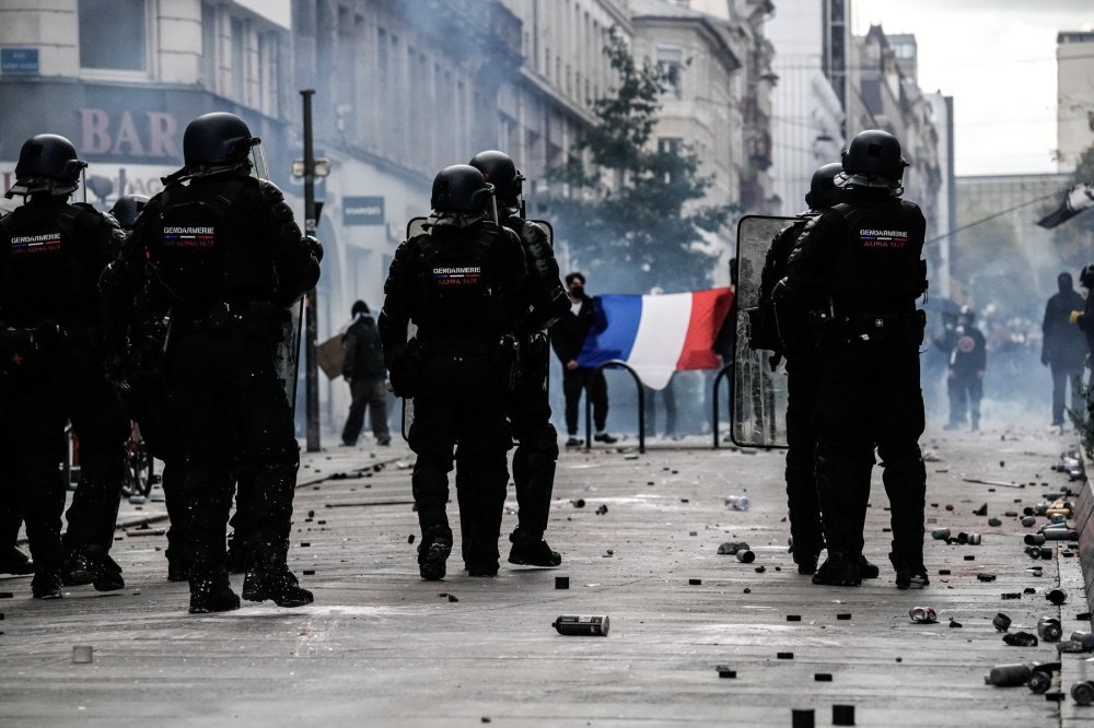Francuska: Uvodi se djelimični policijski čas