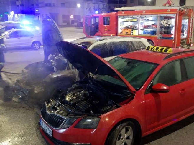 Dva automobila izgorjela na Palama