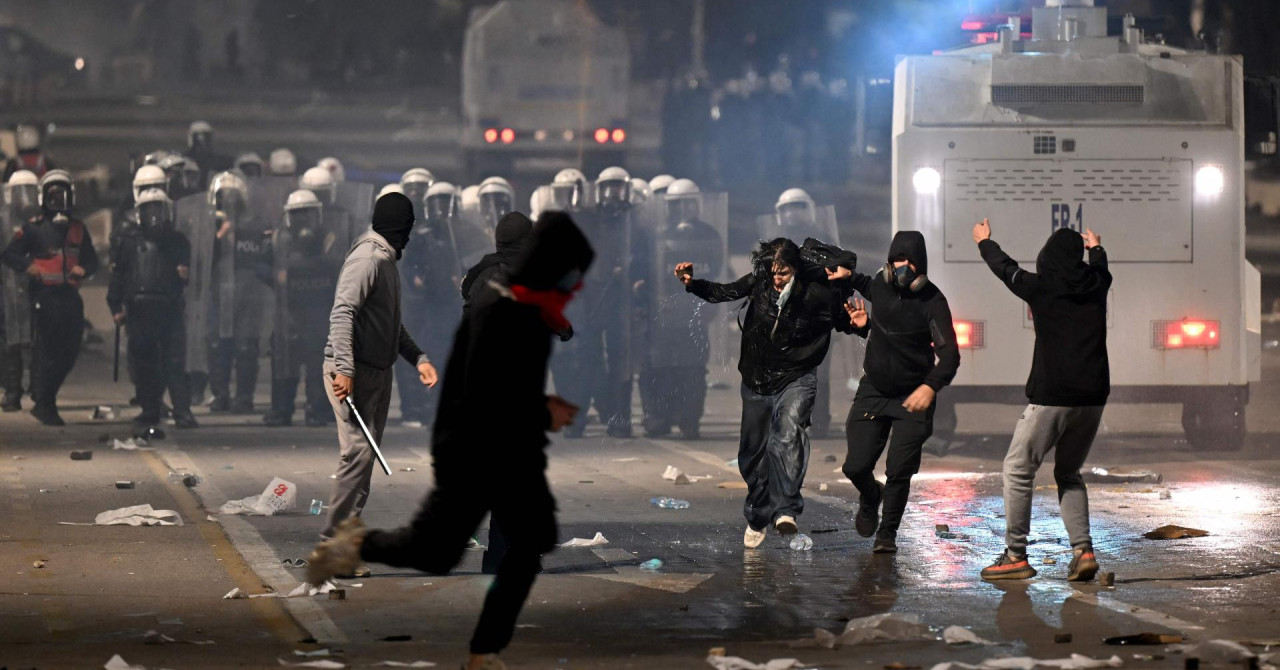 Zgrade gore, a ne zna se ko vodi proteste ni koji su ciljevi: Procurile su prve teorije ko stoji iza haosa!