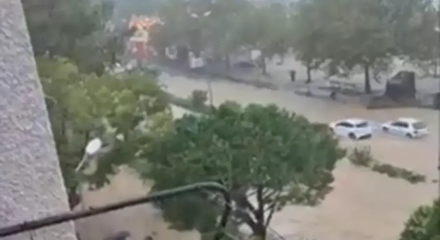 Snažna oluja pogodila Francusku, najmanje tri osobe poginule u poplavama