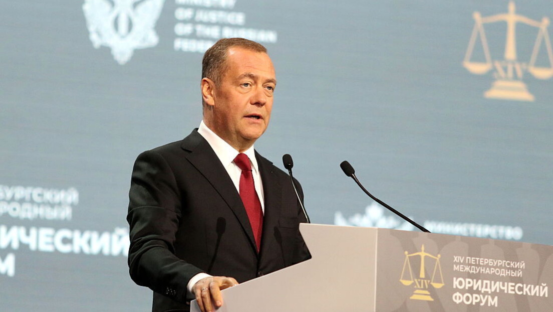 Medvedev: Rusija ne preti nikome, ali njenu snagu treba uzeti u obzir - Vijesti - BIG portal