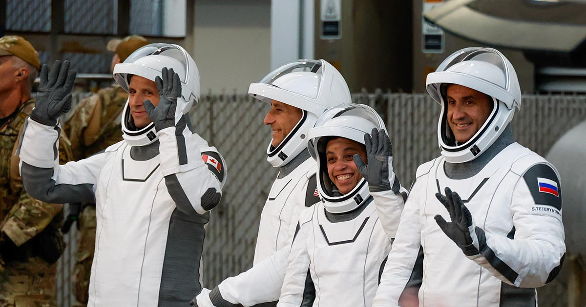 SpaceX lansirao novu posadu: Jedan astronaut će u orbiti postati otac - Tehnologija - BIG portal